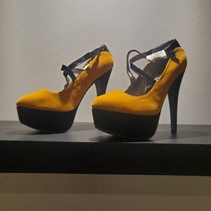 Yellow and black criss cross platform heels